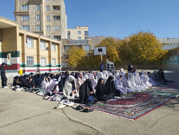 سجده‌ای برای آبادی