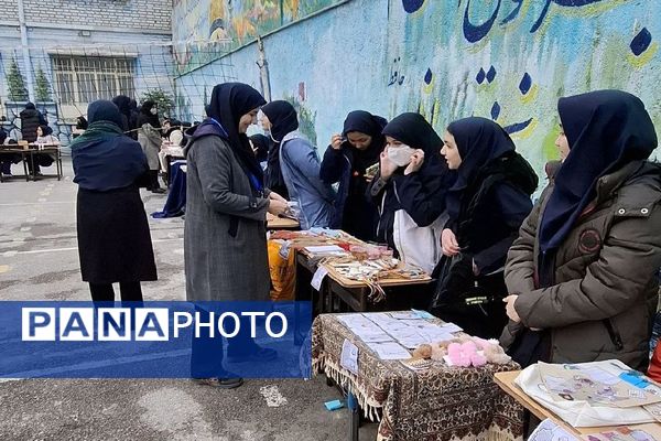 برگزاری بازارچه اقتصادی در دبیرستان شاهد تکتم