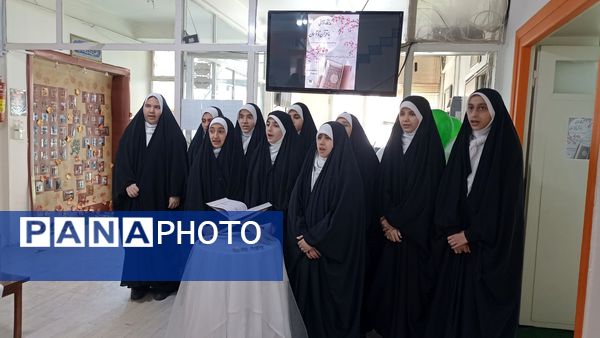 برگزاری نمایشگاه باقرآن تا آسمان در دبیرستان دخترانه امام حسین(ع)