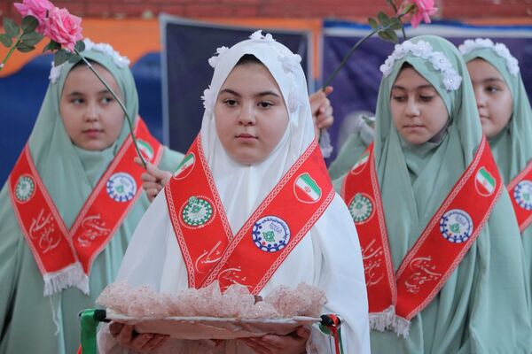 همایش «یاوران انقلاب» در بهارستان‌دو