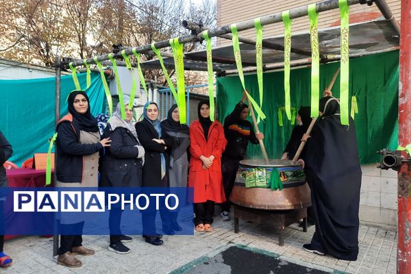 مراسم پخت سمنو در مدرسه حضرت ولیعصر(عج) ناحیه یک شهرری