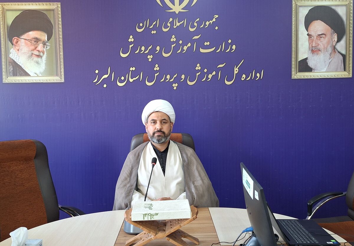 انقلاب اسلامی ایران شکوهمندترین انقلاب تاریخ معاصر جهان است