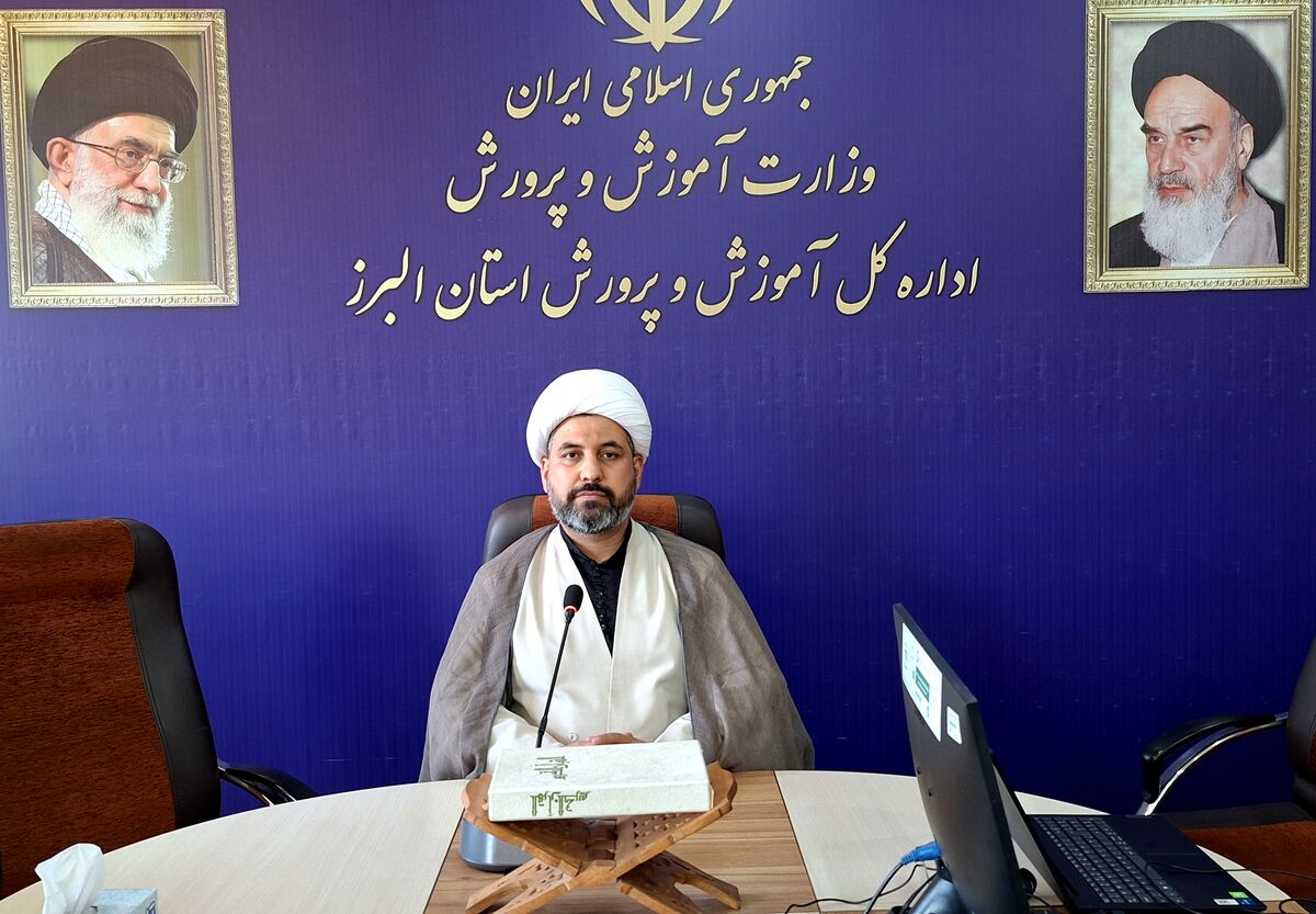 انقلاب اسلامی ایران شکوهمندترین انقلاب تاریخ معاصر جهان است