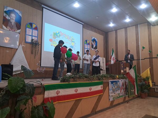 جشن روز دانش‌آموز در دبیرستان پژوهش آشخانه 