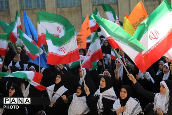 مراسم صبحگاه مشترک بسیج فرهنگیان تهران بزرگ در اداره کل آموزش و پرورش