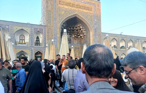 سیل عظیم زائران و مجاوران حرم امام رضا (ع) در روز آغاز امامت حضرت مهدی (عج)