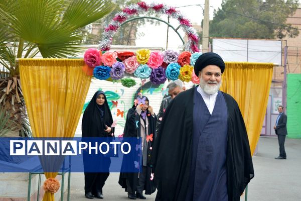 حضور خادمان رضوی در مدرسه قدر بهارستان‌دو