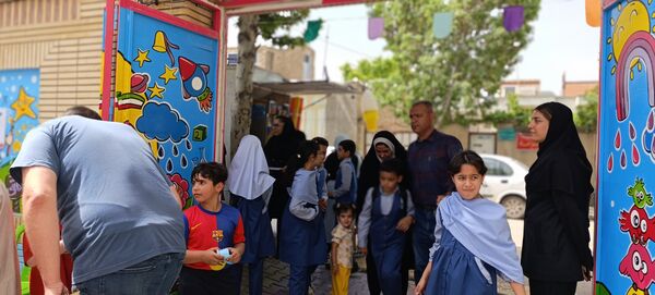 برپایی بازارچه کسب و کار در دبستان غیردولتی مهرو ماه آشخانه 