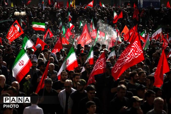  حضور حماسی فرهنگیان منطقه ۳ در مراسم وداع با رهبر شهید