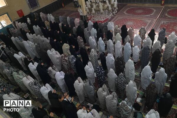 دانش‌آموزان بهارستان؛ جلوه‌گر پیوند مدرسه با معنویت در نماز جمعه