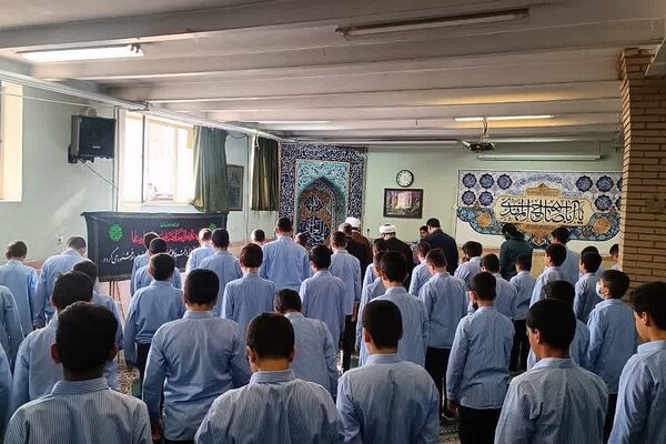 برپایی نماز جماعت مدارس کهریزک با حضور امام جمعه منطقه 