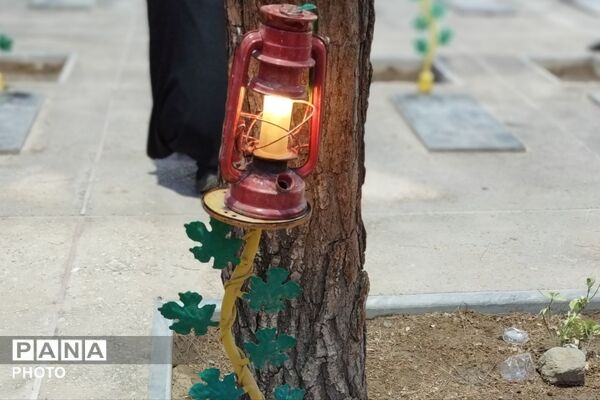 وقتی اشک‌ها با مزارِ شهدا ملاقات می‌کنند