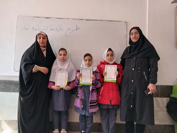 برگزاری مراسم تجلیل از دانش‌آموزان ممتاز حوزه نماز و قرآن در طرح بازدید از کارنامه نماز
