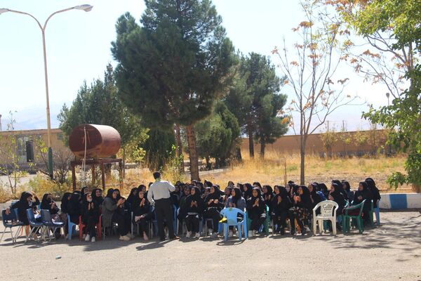 حضور دانش‌آموزان فلارد و خانمیرزا در اردوی «طرح تمشک»