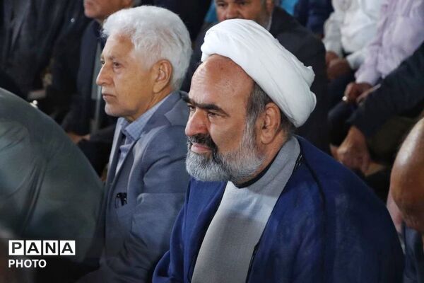 هنرمندان پای کار انقلاب