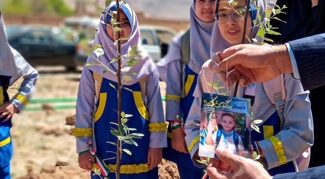 یاد شهیدان میناب در خاک ریشه زد