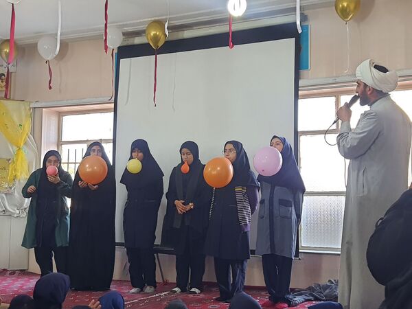 روز شاد و خاطره‌انگیز دانش‌آموزان در دبیرستان شاهد تکتم
