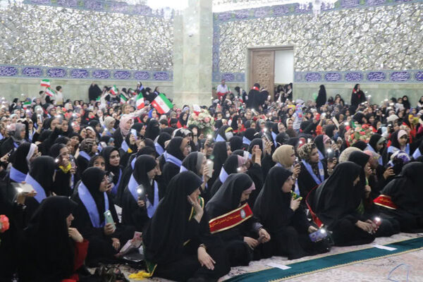 همایش تجلیل از دختران عضو هلال احمر در قم