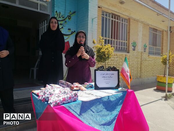 تجلیل از دانش آموزان برگزیده دبستان ناهید نخودی