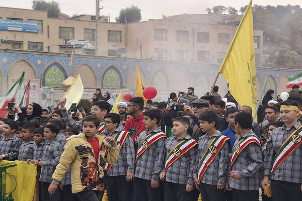 راهپیمایی استکبارستیزی شهرستان پیشوا در روز دانش‌آموز