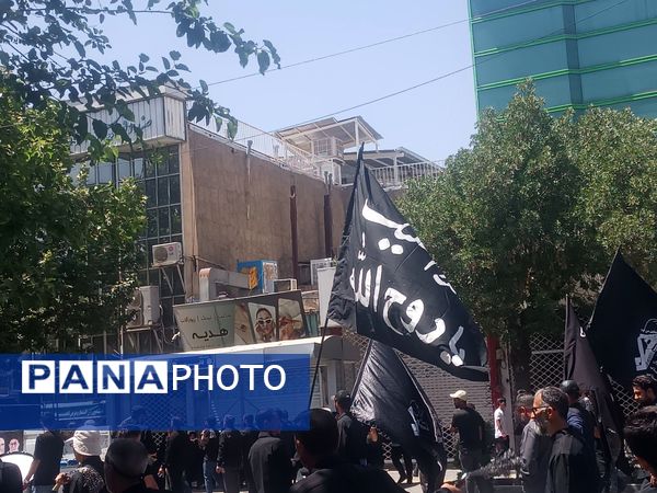 مراسم زنجیر زنی و سینه زنی به مناسبت سالگرد رحلت امام در نیشابور 