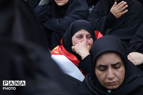 آخرین وداع ملت ایران با رهبر شهید 