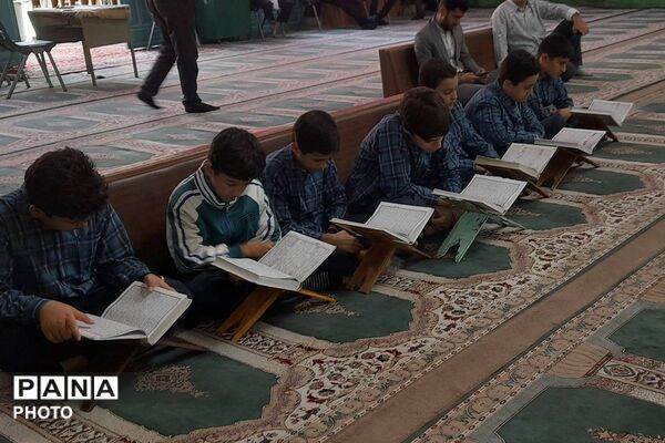 نخستین کرسی قرآن دانش‌آموزی