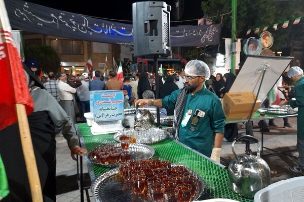  خدمت رسانی چایخانه حضرت زهرا 