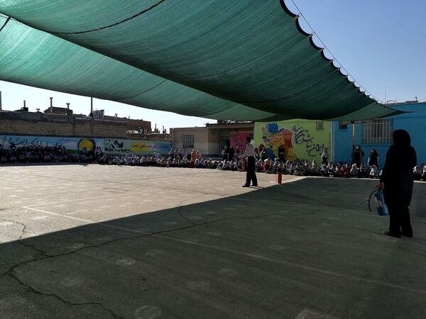 آموزش اطفاء حریق در مدرسه ناهید نخودی