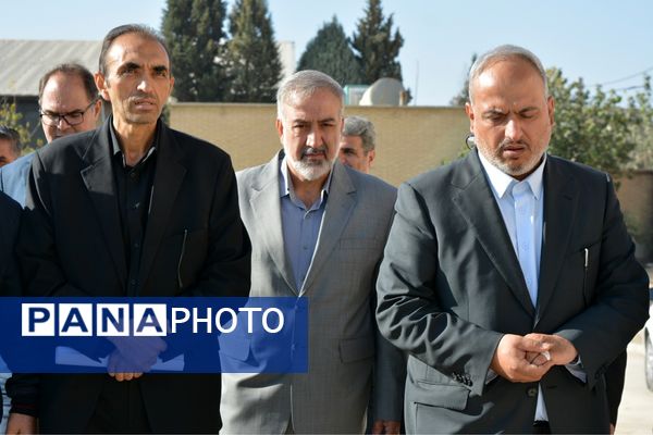 بازدید مدیران‌کل آموزش و پرورش و سازمان نوسازی مدارس استان تهران از زمین چمن روستای اورین