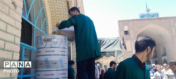 فعالیت چایخانه حضرت زهرا (س) در مسجد جامع 