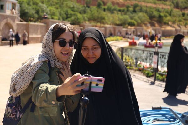 دختران قرآنی سمپاد ایران بر فراز بام تبریز