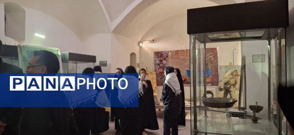 بازدید دانش‌آموزان دبیرستان فضیلت از موزه فاروج