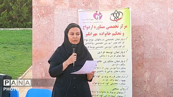 برگزاری همایش پیاده روی خانوادگی در باغ بانوان نجف آباد 