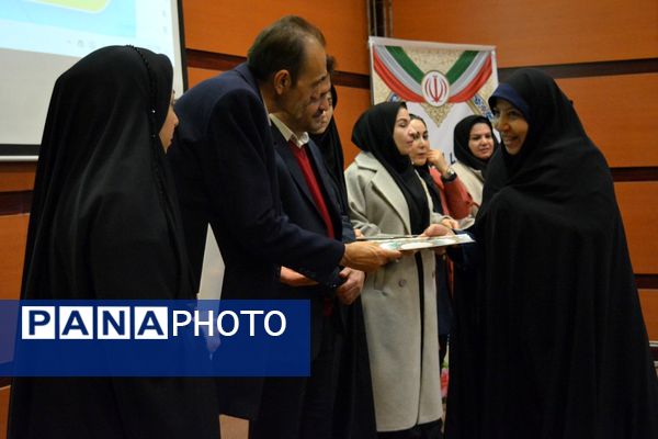 آیین تجلیل از برگزیدگان حوزه مشاوره و پیشگیری از آسیب‌های اجتماعی بهارستان‌دو