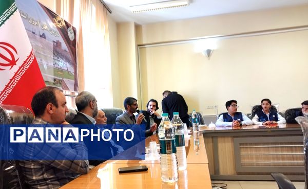 نشست صمیمانه فرماندار اصفهان با دانش آموز خبرنگاران پانای استان اصفهان به مناسبت روز خبرنگار