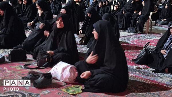 شب‌های نورانی گلزار شهدا در تجمعات مردمی در فارسان