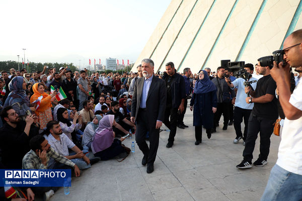 اجرای ارکستر سمفونیک تهران در میدان آزادی