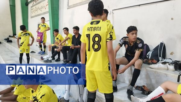 برگزاری مسابقات فوتسال بین مدارس در پارسیان 