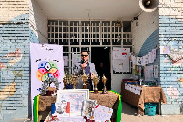 قدرت،هیجان و مهارت در نمایش کاراته کاران دبیرستان رضوان در افتتاحیه المپیاد ورزشی