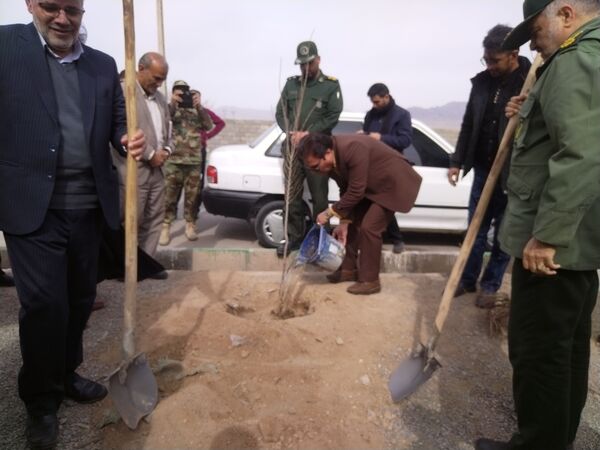 مراسم درخت کاری در مدرسه پویندگان فرهنگ شهرستان خلیل آباد 