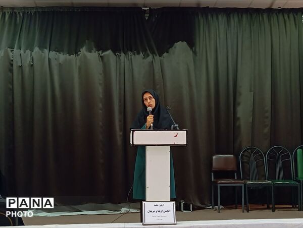  جلسه انجمن اولیا در دبیرستان نمونه اندیشه