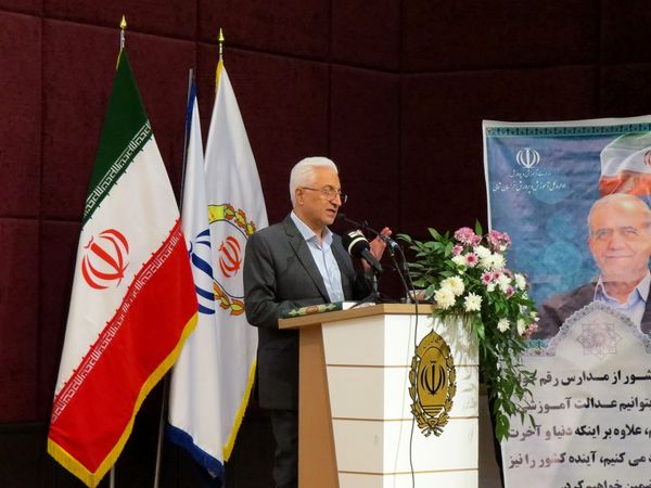 آیین تجلیل از معلمان نمونه استانی در بجنورد
