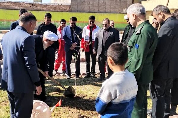 درخت تنومند انقلاب با هیچ گردبادی نخواهد لرزید
