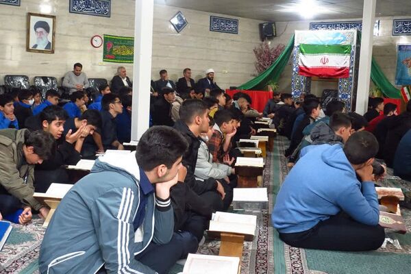 محفل انس با قرآن کریم به میزبانی دبیرستان شاهد‌ شهید مسعود‌ درخشان 