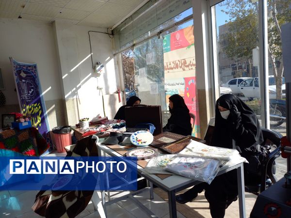 نمایشگاه کار آفرینی هنرستان های ناحیه یک مشهد مقدس 
