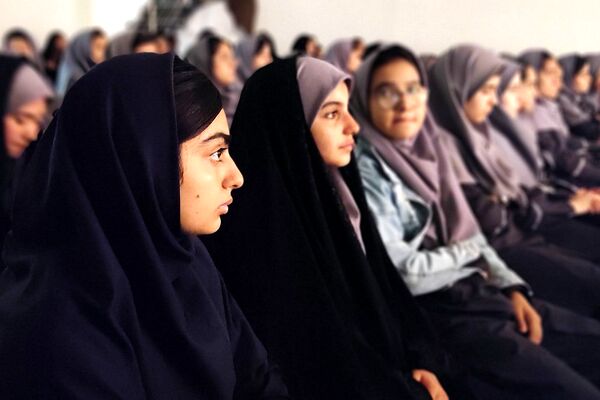 بزرگداشت «مادران چشم به راه»باحضور دانش‌آموزان دبیرستان دخترانه معرفت کهریزک