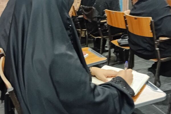 تقویت مهارت‌های تخصصی فرهنگیان مهریز در دبیرستان شکیب