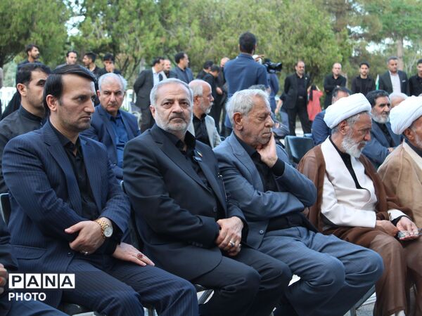 وزیر آموزش و پرورش در اولین سالگرد شهید محمد کاظمی در بهشت رضای مشهد