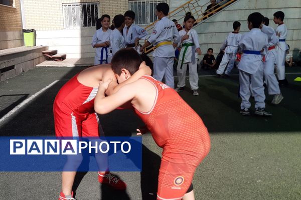 المپیاد ورزشی در دبستان شاهد حیات ناحیه 3 شیراز